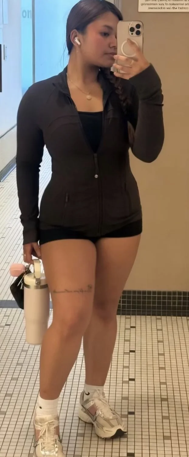 Leaked amateur ABG Vietnamese girlfriend gets fucked image 16