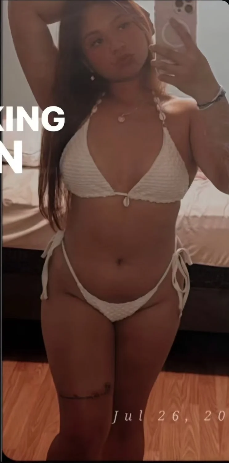 Leaked amateur ABG Vietnamese girlfriend gets fucked image 3