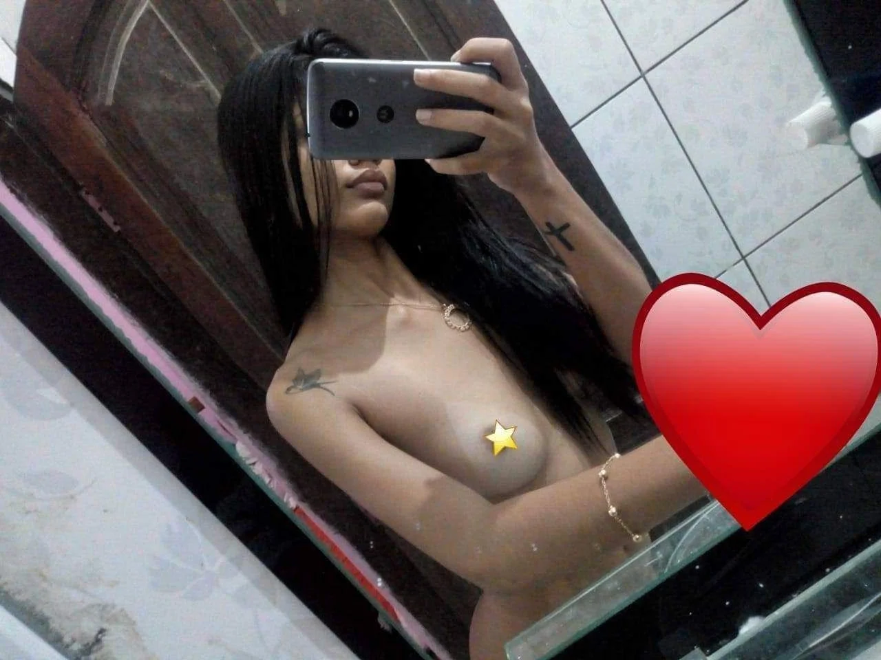 #89 - Moreninha deliciosa com a calcinha socada na buceta siriricando gostoso main image