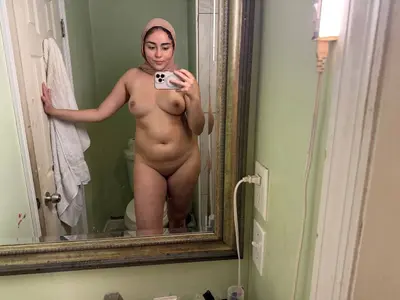 Exposing Webslut Zahra cover image