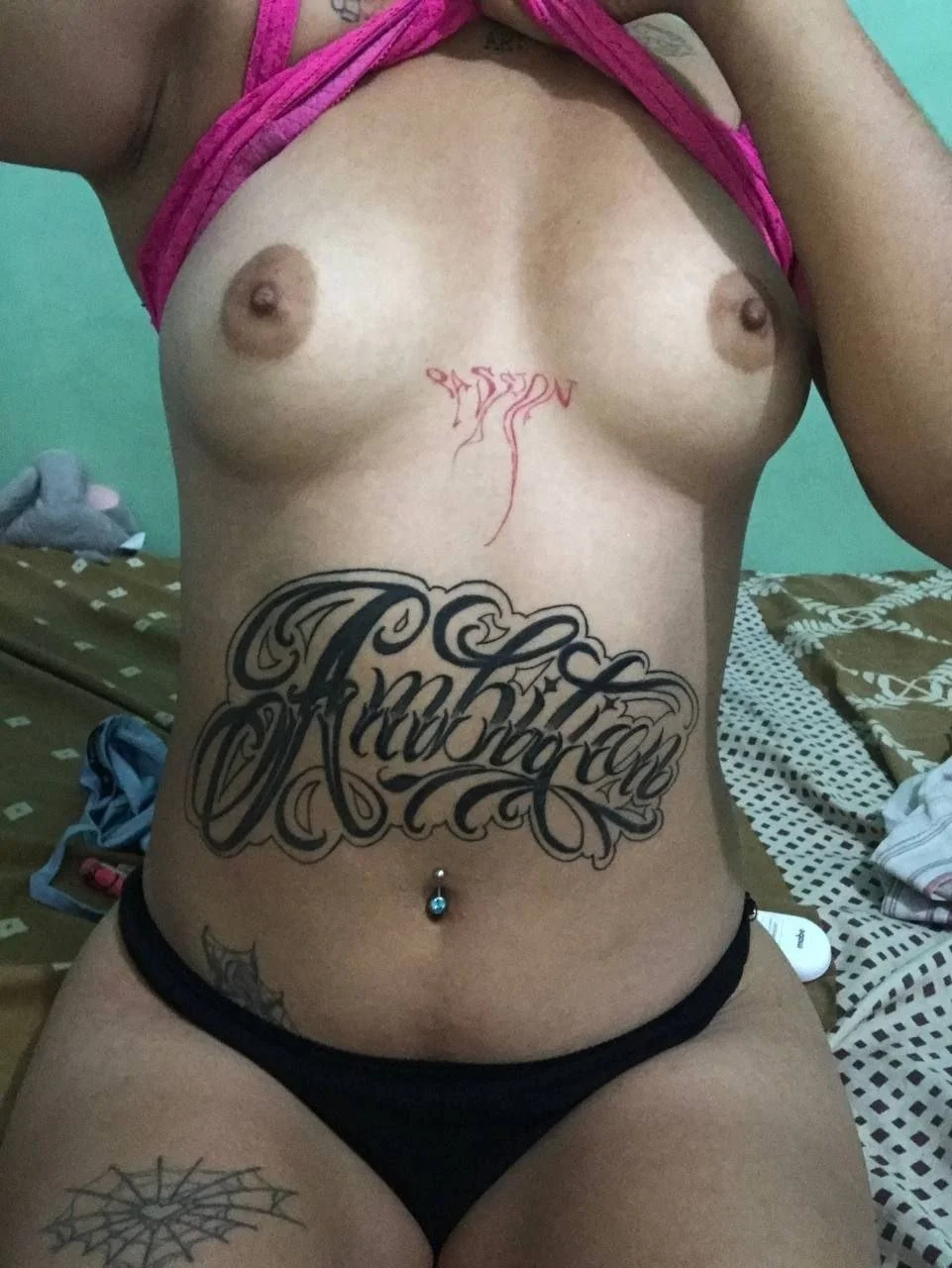 Zorrita tatuada abierta de piernas image 3