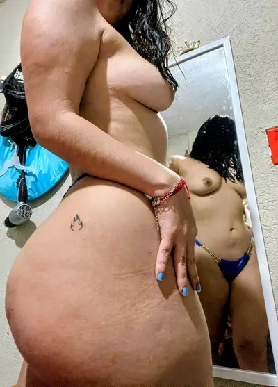 Karlita 🤤🔥🔥 cover image
