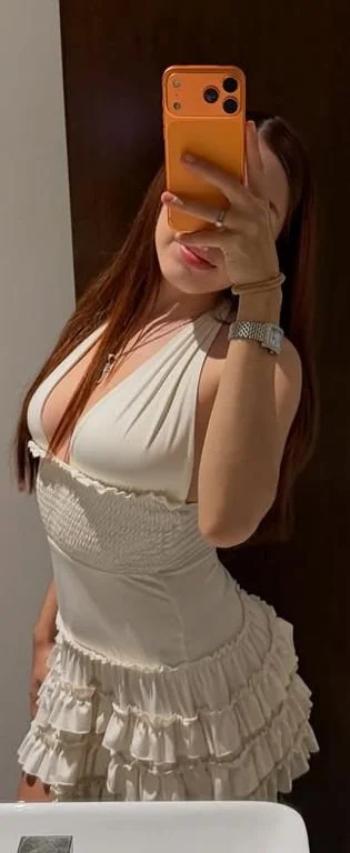 Gigi la puta tetona image 2