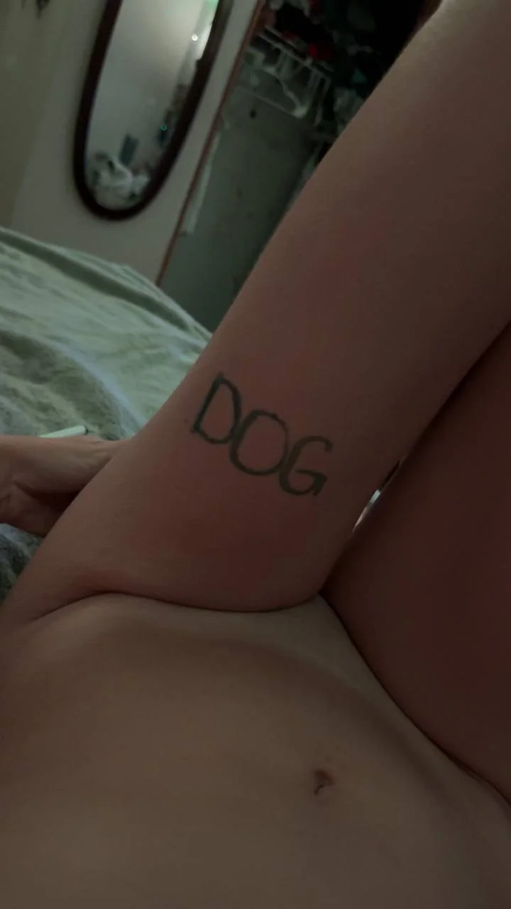 Ugly whore Caroline is back and does poses and humilates herself for perverts on the internet image 10