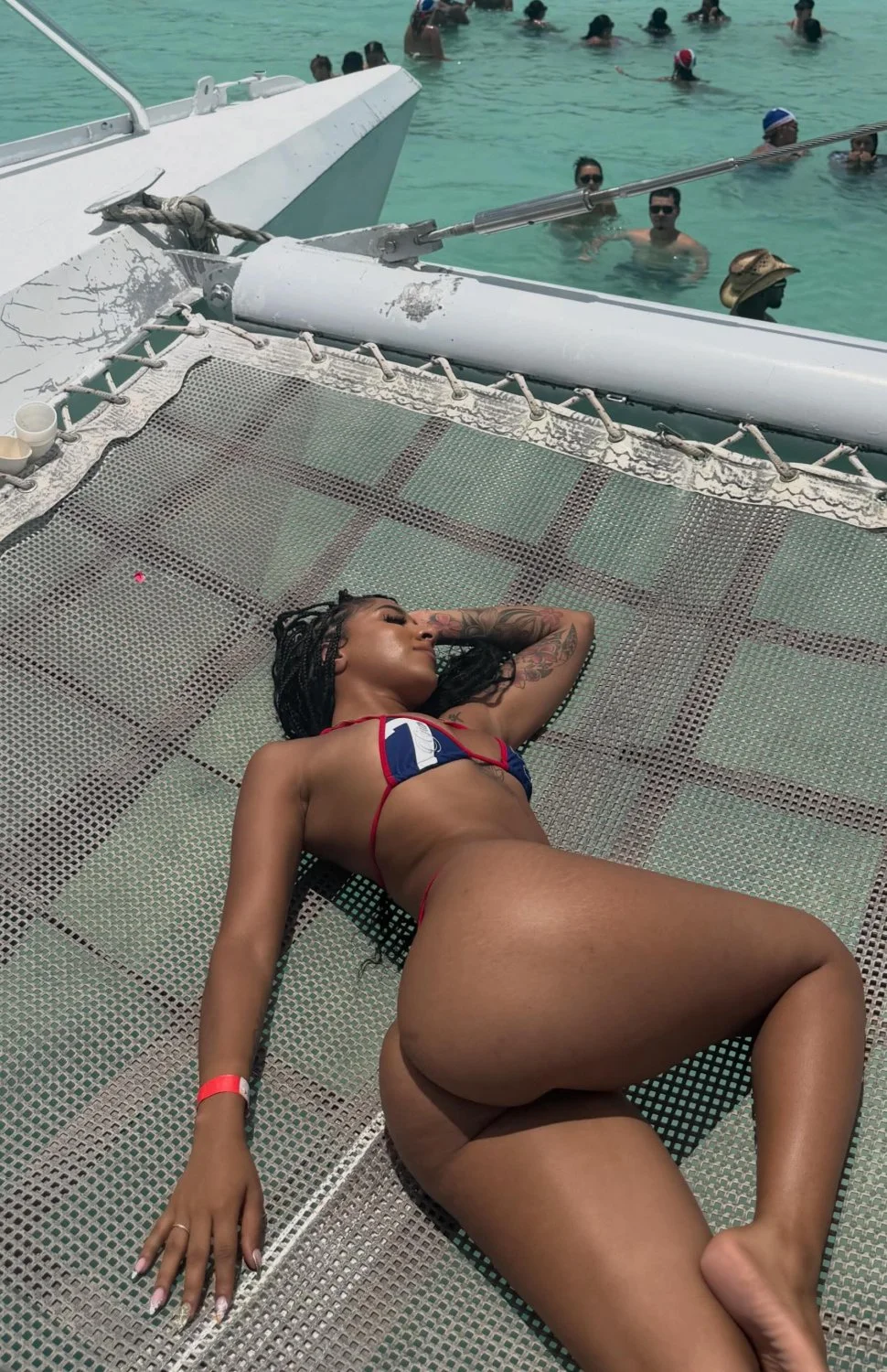 Teen lightskin shows us her juicy round ass in ATX image 5