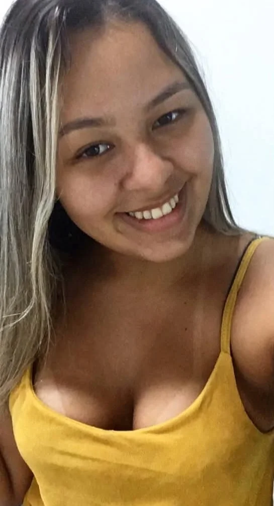 Quem já viu a bucetinha dessa crente? main image