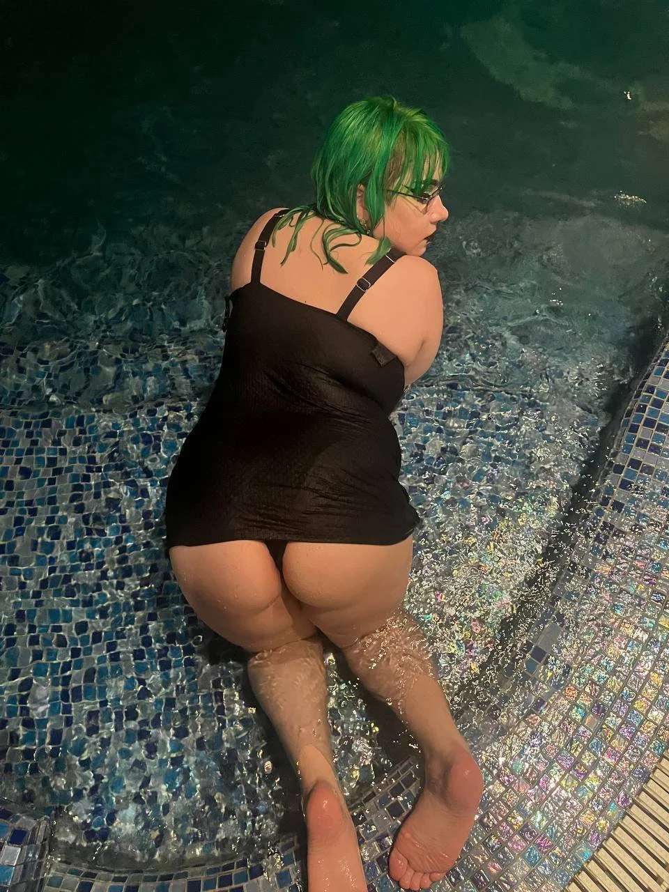 Chubby goth with sexy soles image 3
