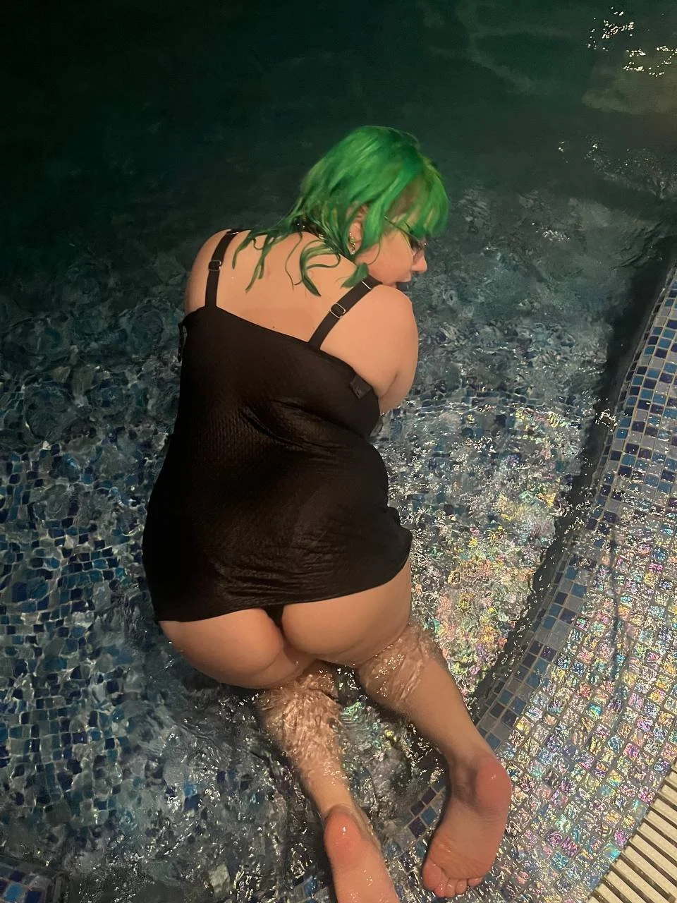 Chubby goth with sexy soles image 8