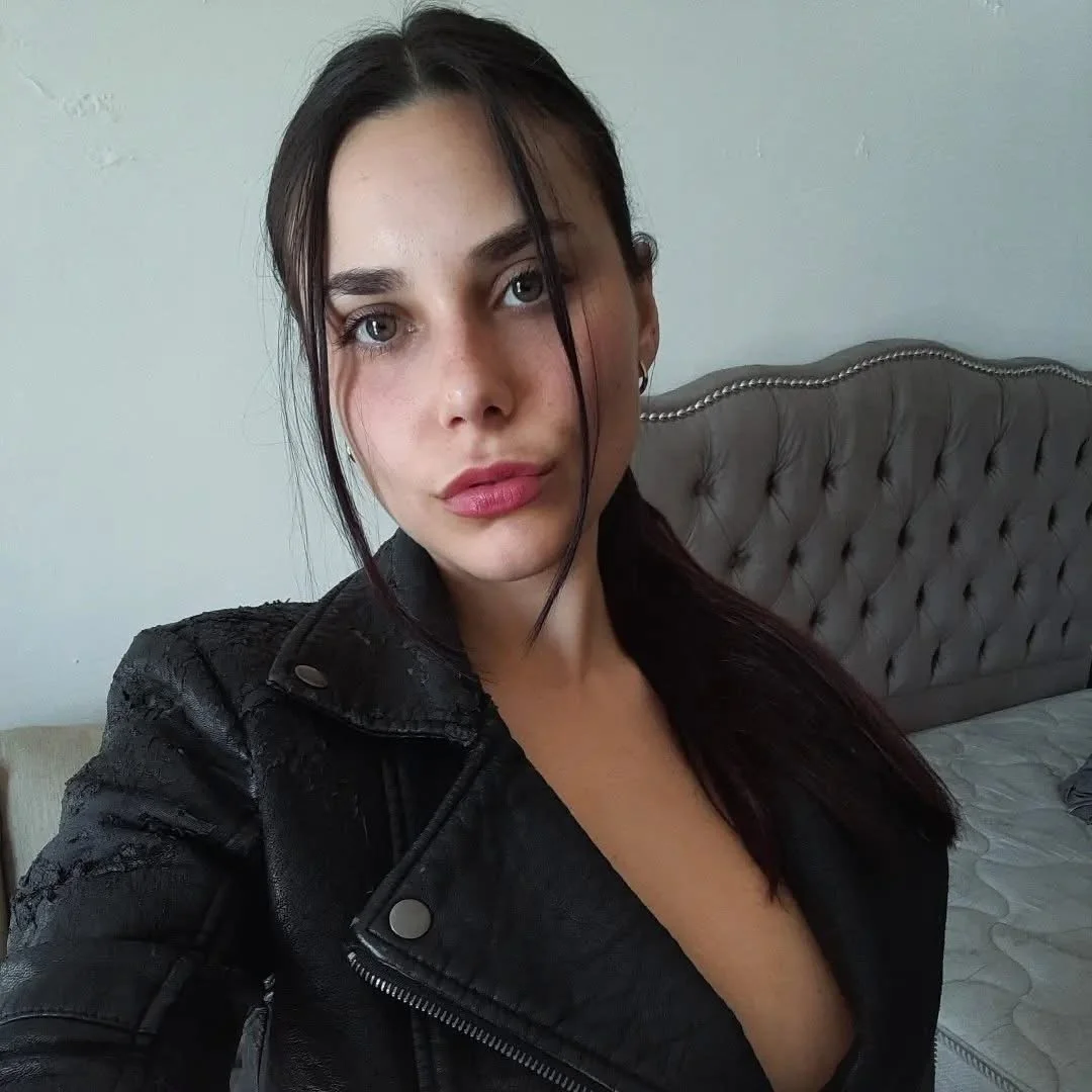 Trola Argentina sexy flaca blanquita con ricas tetas culona y coño delicioso nudes image 7