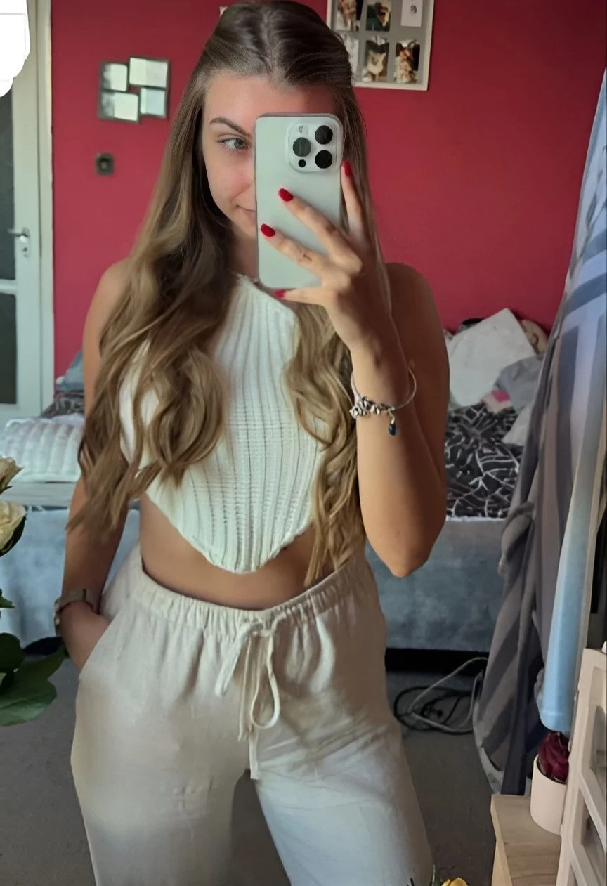 [kik] shsjebbd busty babe ex needs thick cocks to pound her so I can watch her getting clapped hard main image