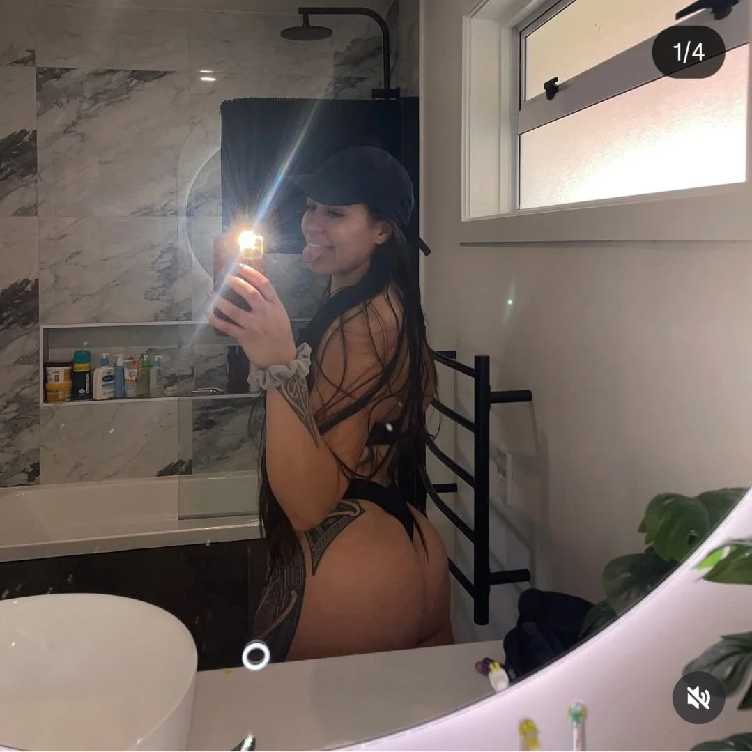Does anyone have her leaks? image 2