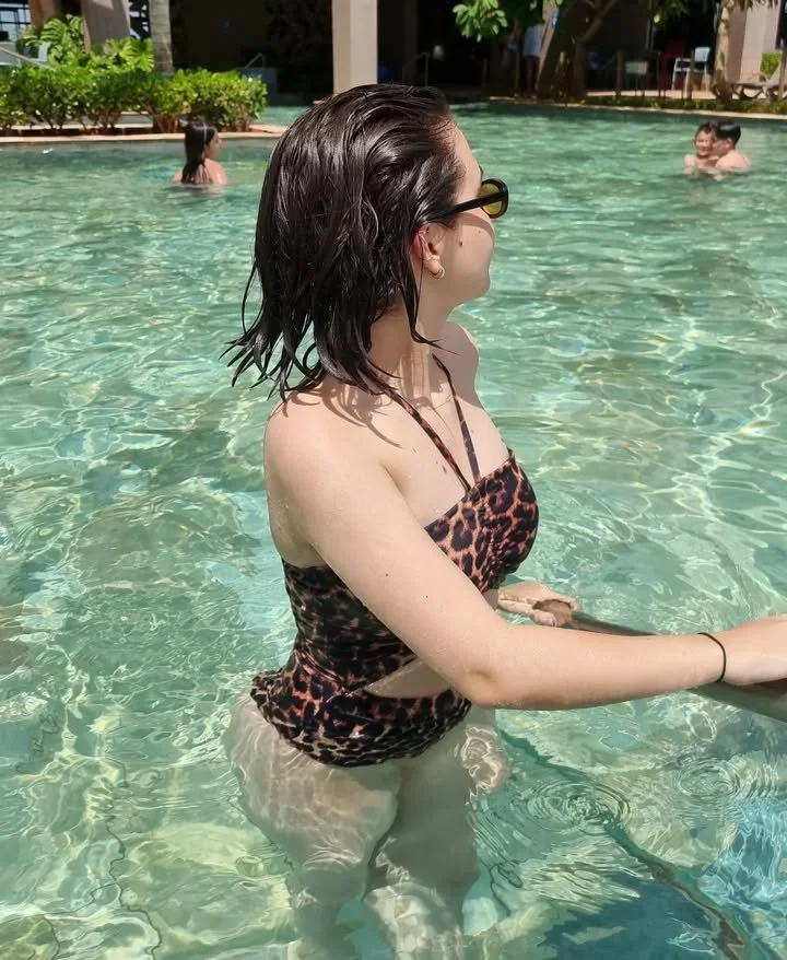 Clara castanho gostosa 😋 image 12