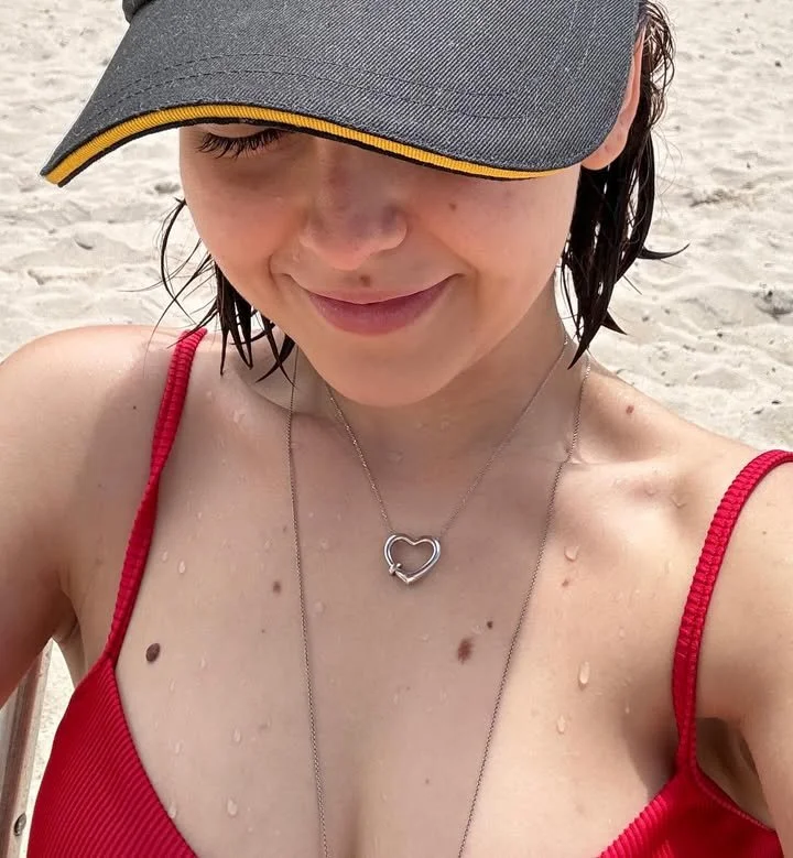 Clara castanho gostosa 😋 image 37