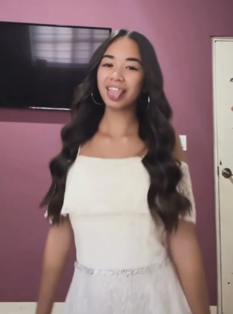This girl has a pretty face to cum on image 2