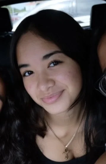 This girl has a pretty face to cum on image 3