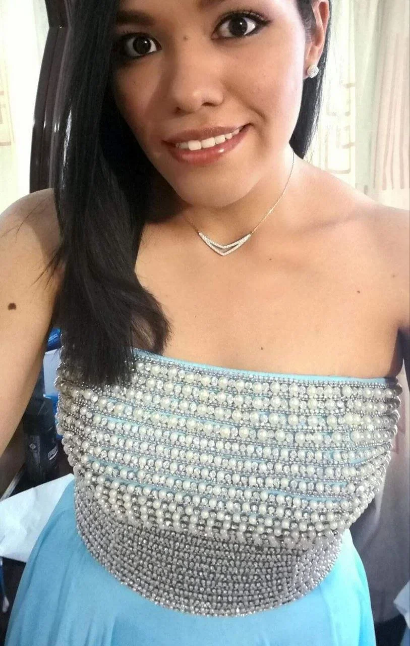 Puto sumiso entrega a la puta de su novia Méxicana la muy golfa le gustar estar arrodilla chupando image 11