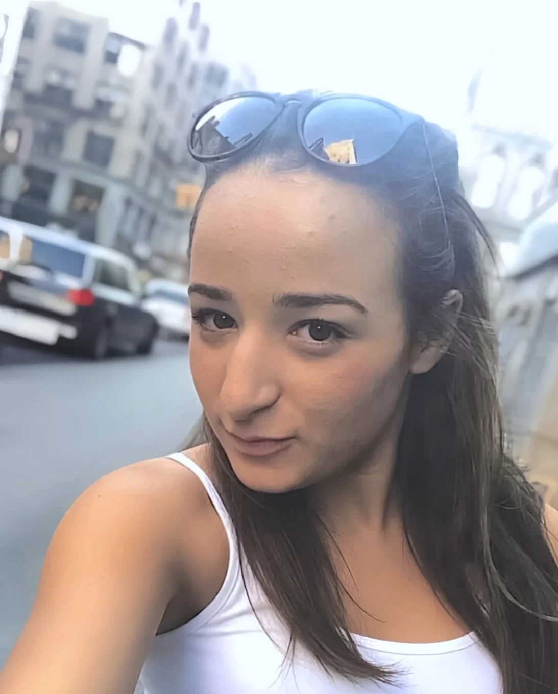 impossible to last in her mouth image 2