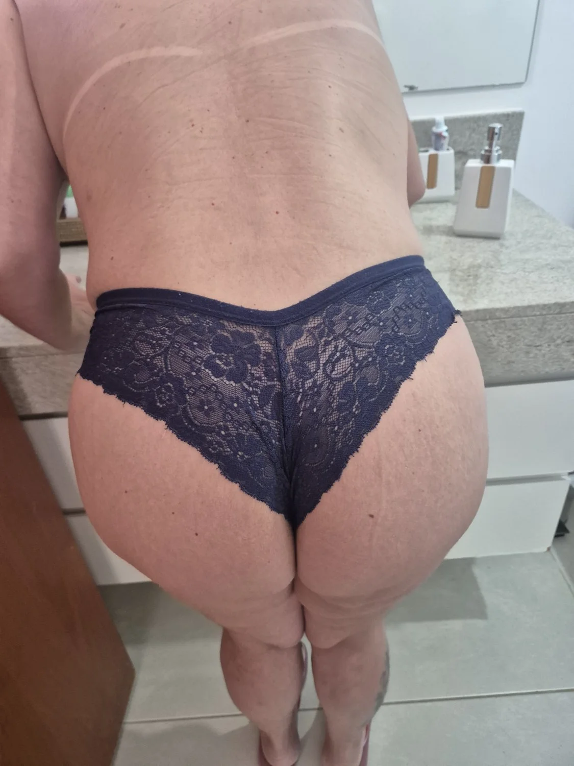 Corno adora dividir a esposinha do rabo gostoso...quem quer fudee comenta image 3