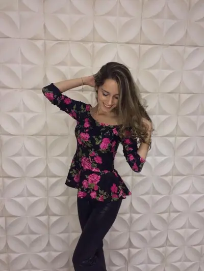 Será que o pai já comeu a mãe pensando na filha? cover image