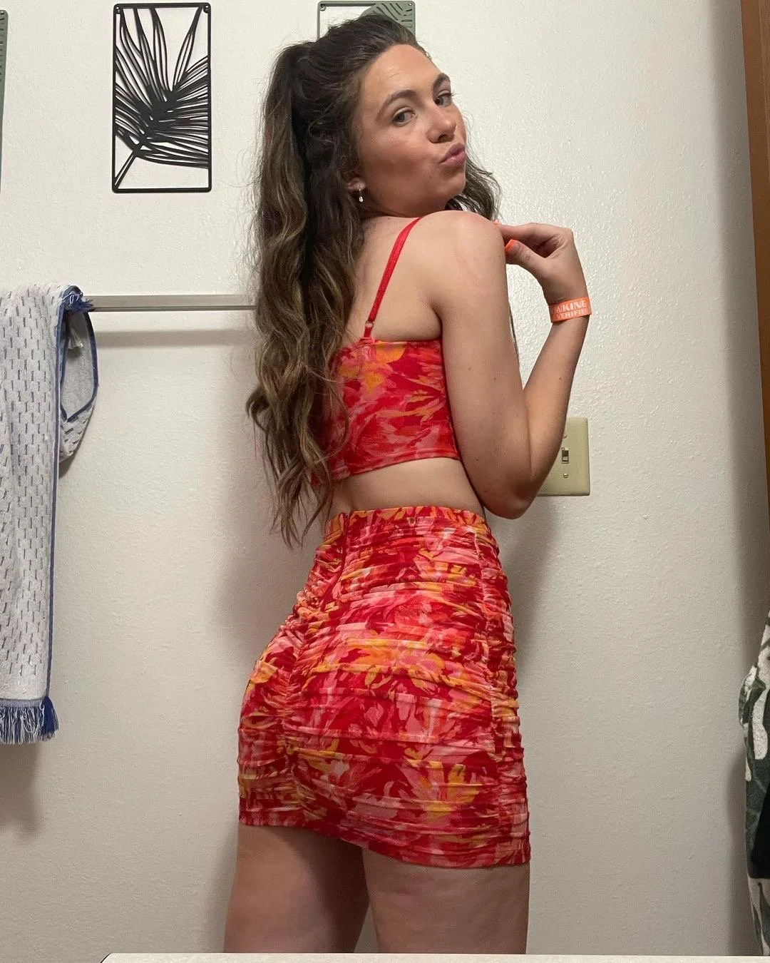 Hometown crush looks so good sucking this lucky guys cock in her room image 4