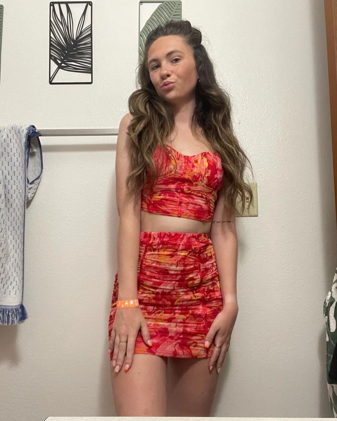 Hometown crush looks so good sucking this lucky guys cock in her room image 8