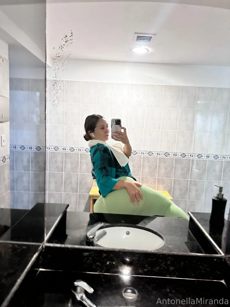 latina with a 40 + inch ass part. 3 image 6