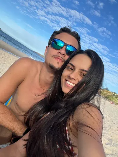Casal vazou - morena sugando as bolas do namorado dps da praia cover image