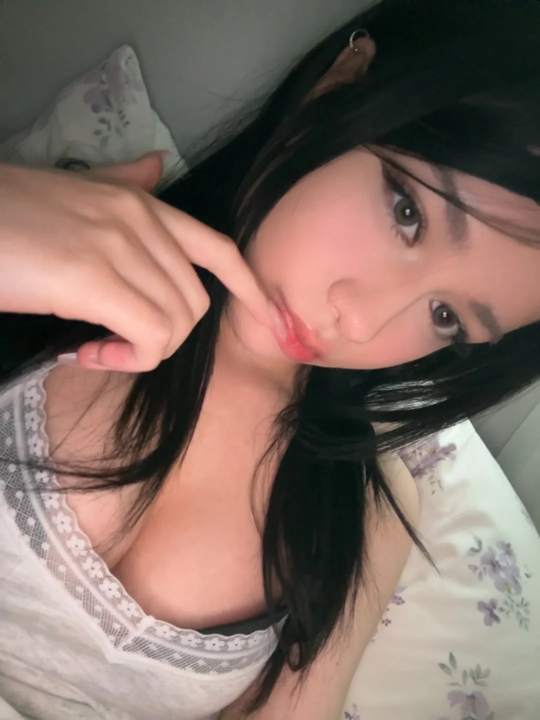 Petite 19yr shows off feet image 3