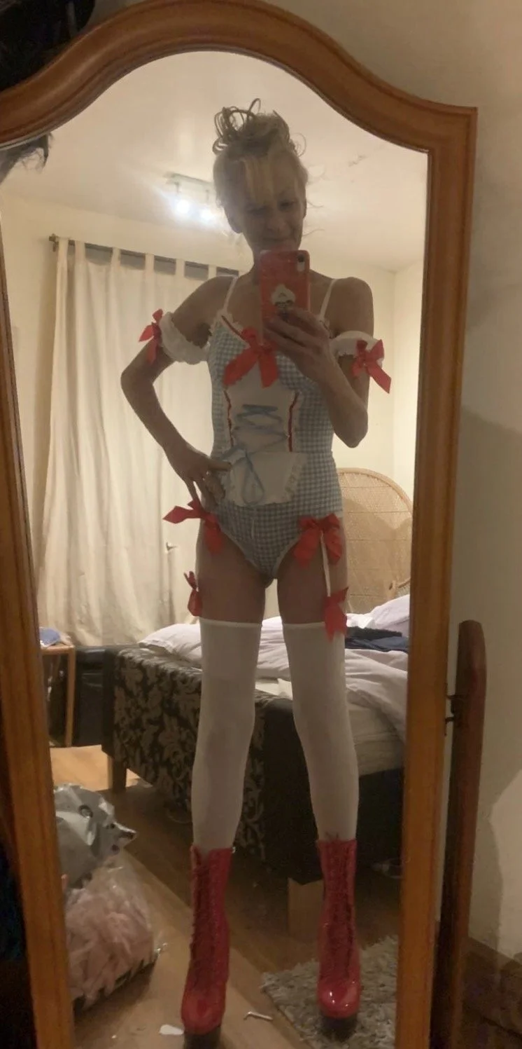 MILF in lingerie main image