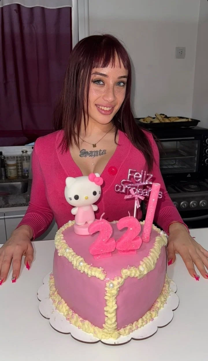 Cumple feliz de la putita main image