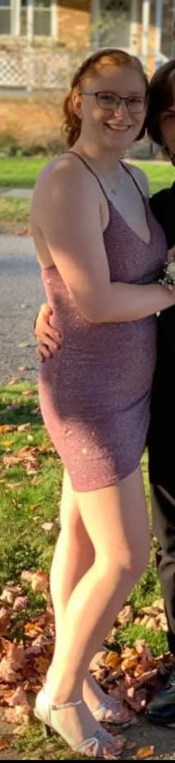 Sexy redhead feet image 2
