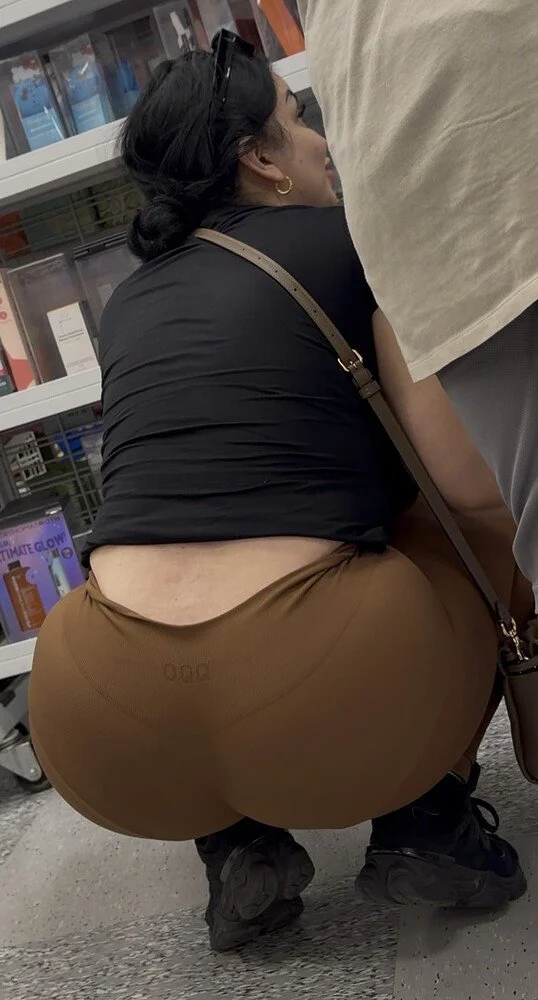 Brown Latina VPL image 14