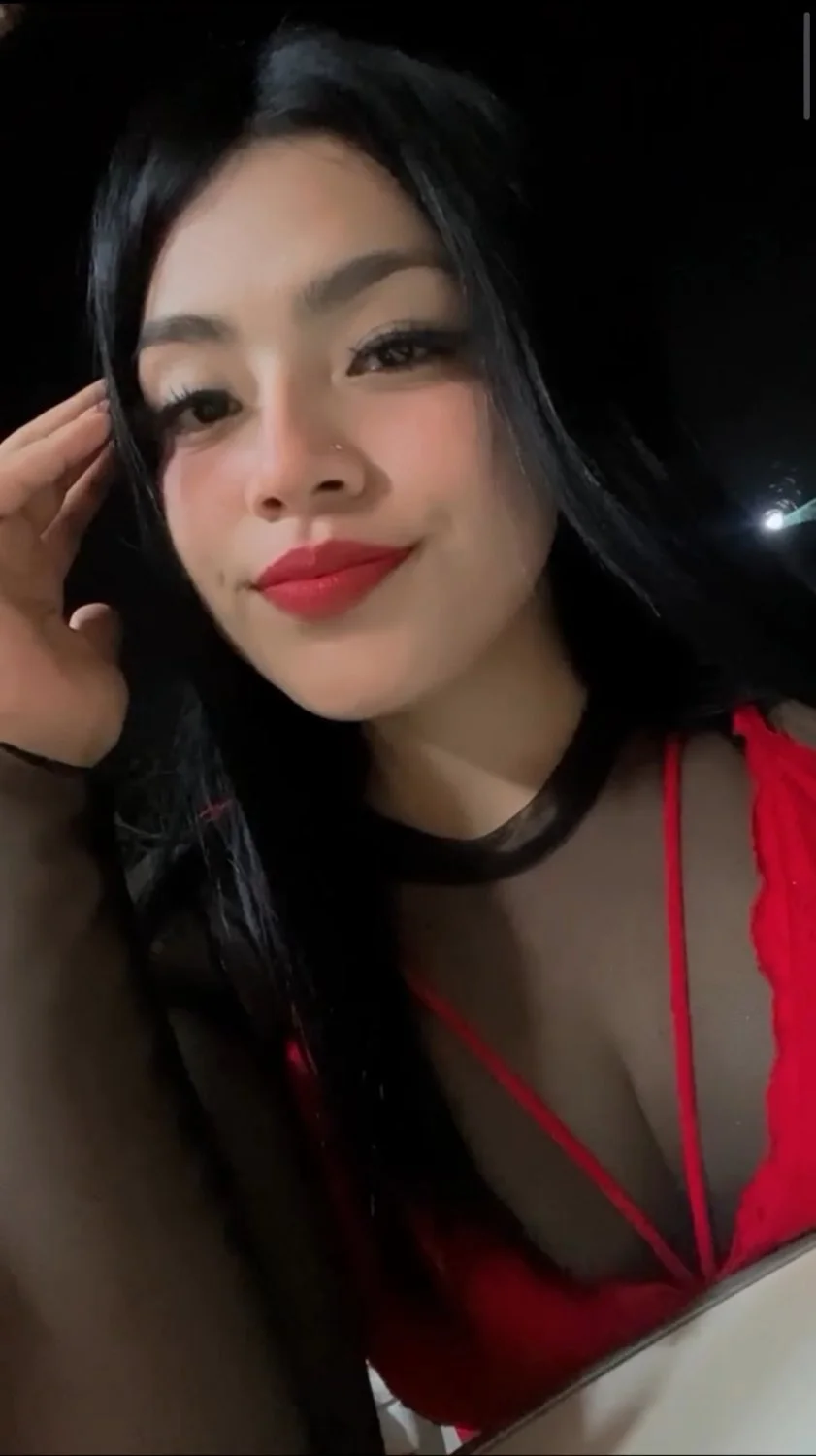 Putita peliroja de ojos rasgados buen cuerpo y sexy image 13