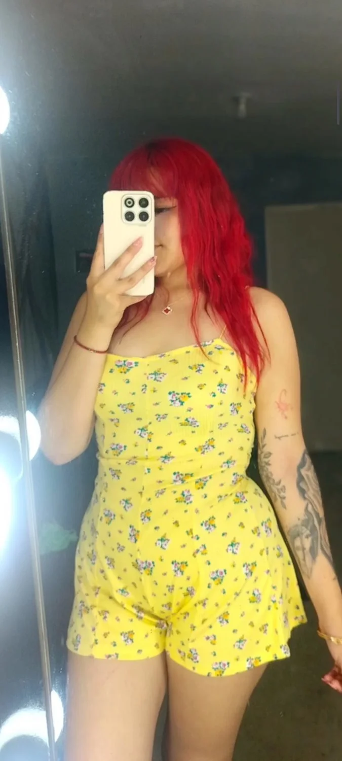 Putita peliroja de ojos rasgados buen cuerpo y sexy image 3