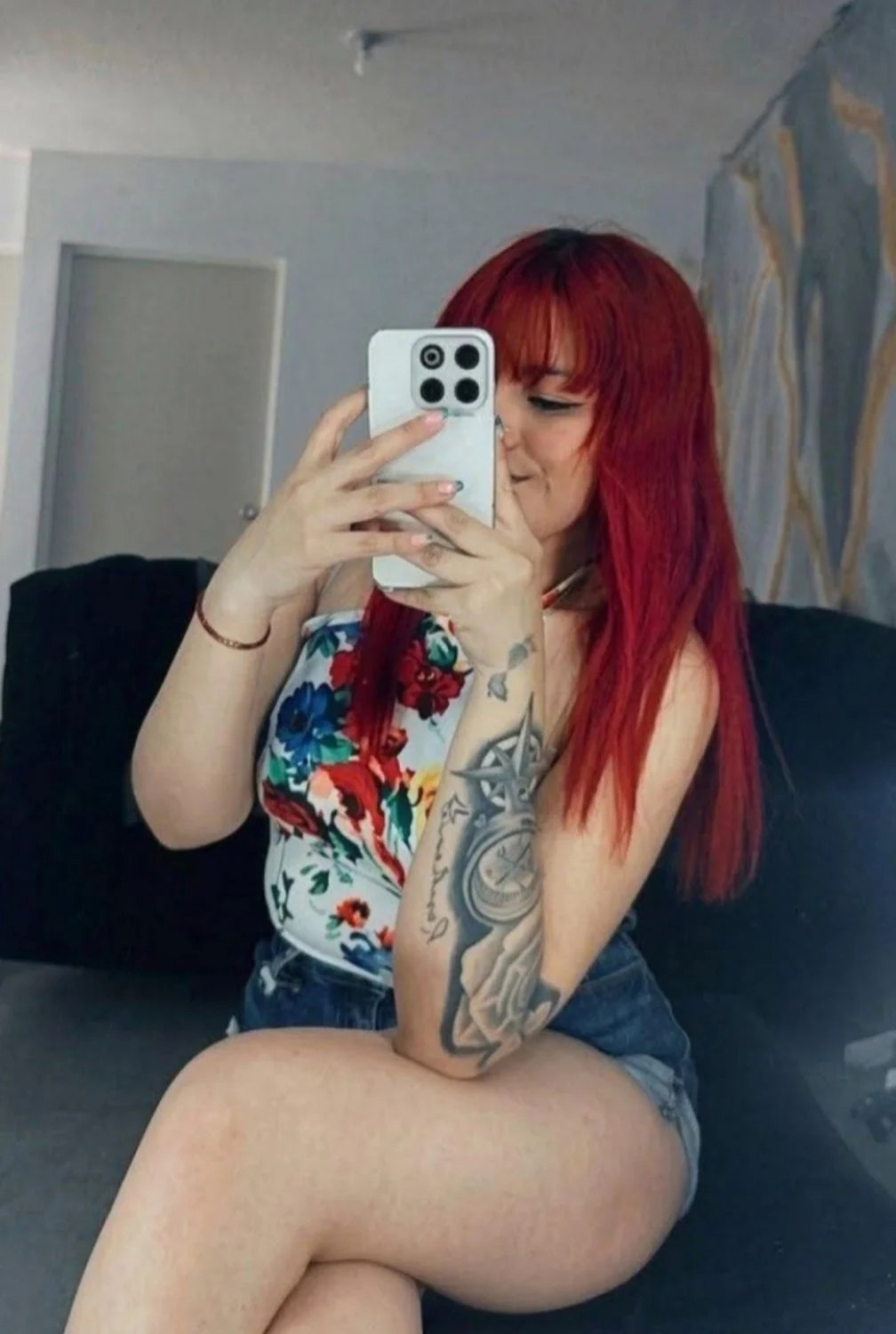 Putita peliroja de ojos rasgados buen cuerpo y sexy image 8