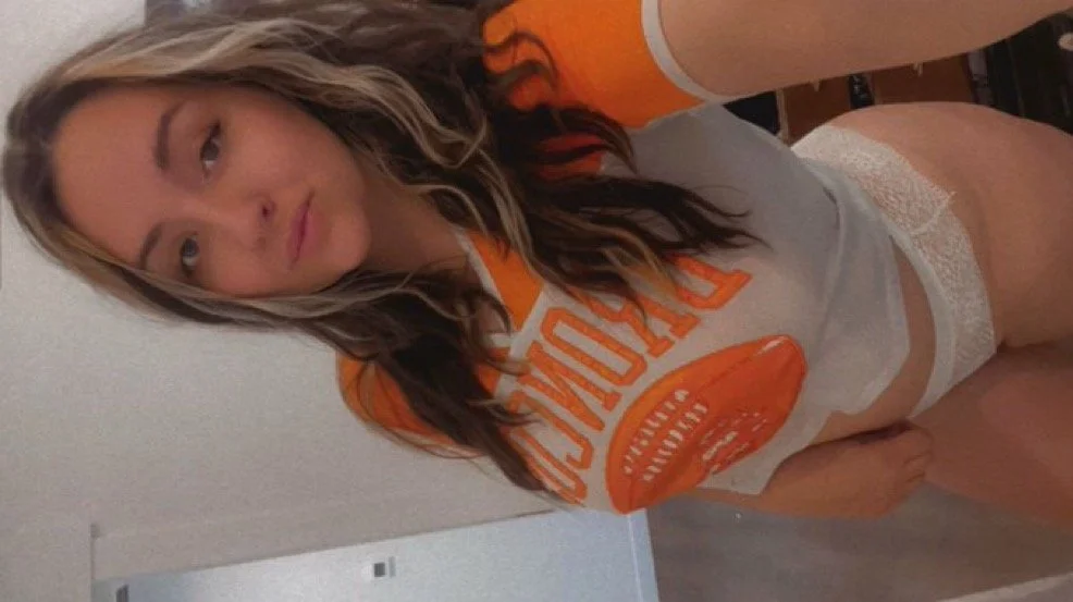Snowbunny Pawg is a hot milf image 14
