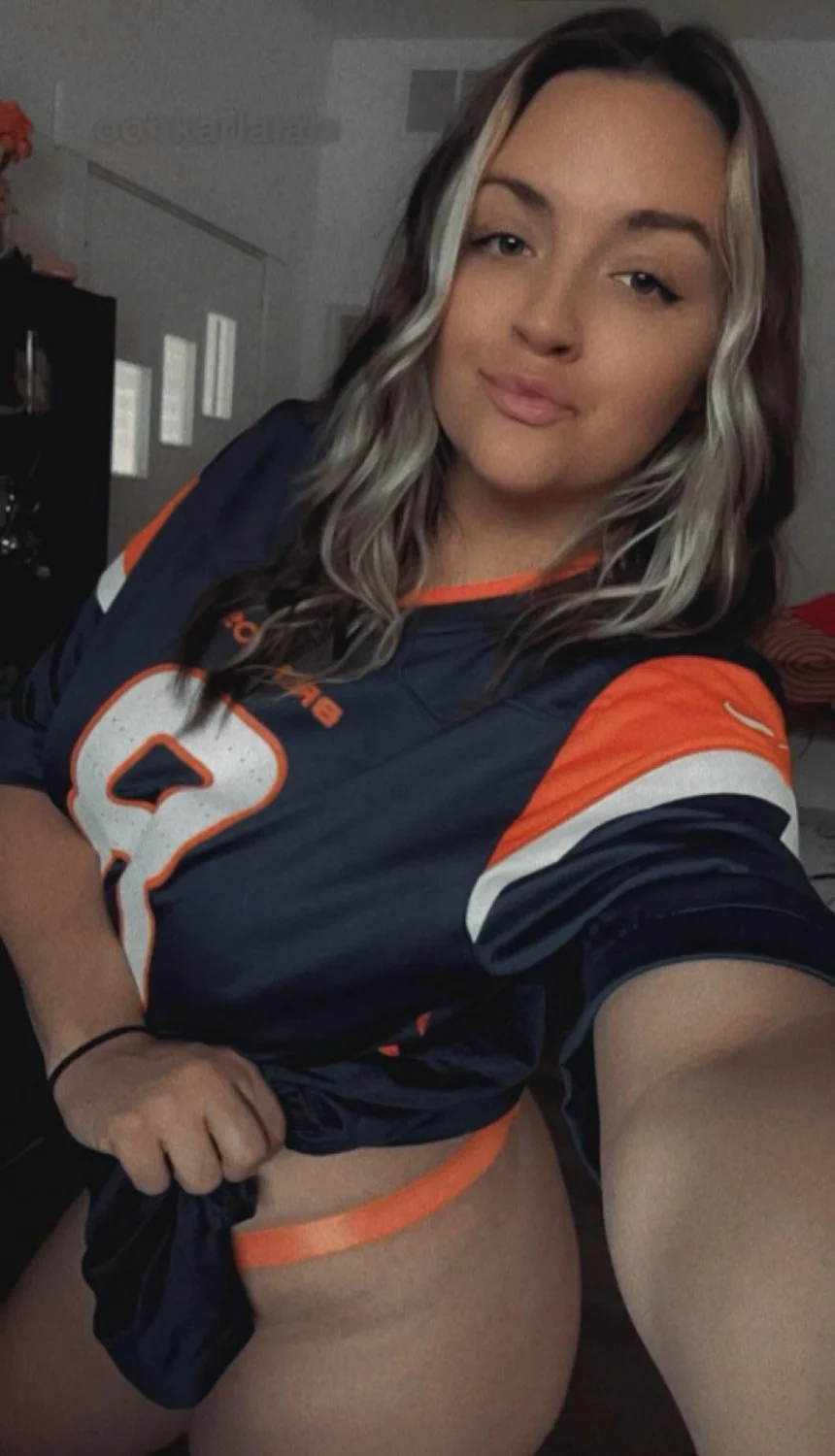 Snowbunny Pawg is a hot milf image 21