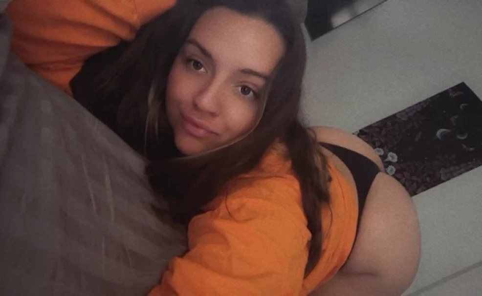 Snowbunny Pawg is a hot milf image 3