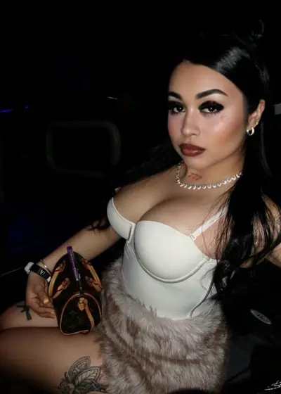 Who knows this sexy Latina yamely cover image