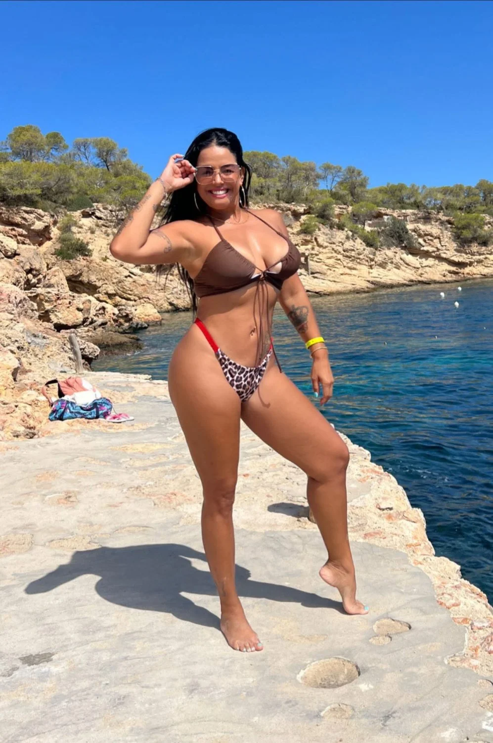 Exposing Milf , Lucky husband image 2