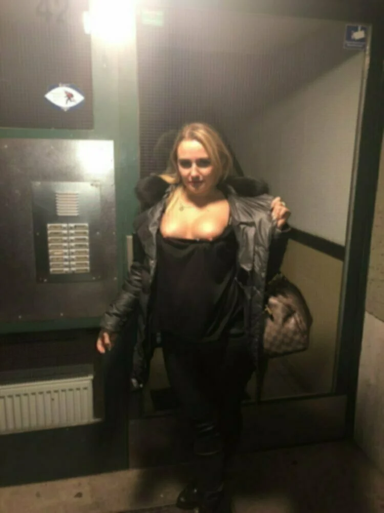 Amy image 12
