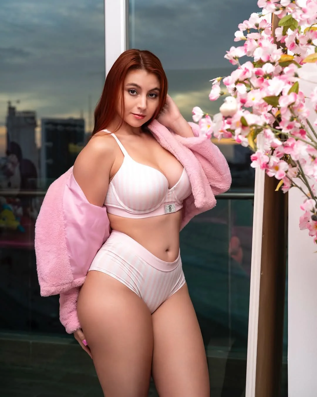 Ah quien no le gusta esta putita mexicana Emilia Vizcarra que rica esta😋🙈🥵🥵🥵 image 11