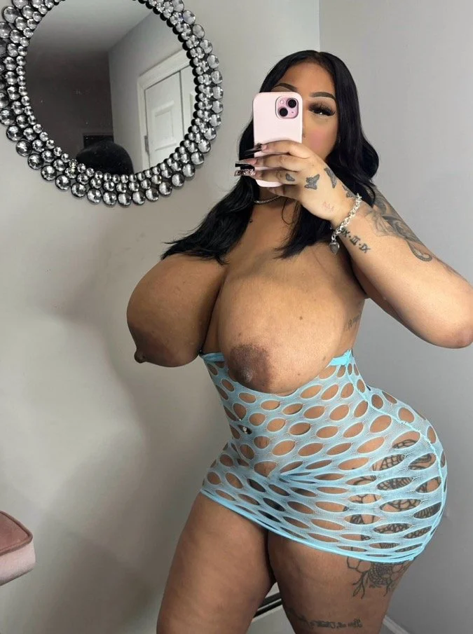 Black queen with big boobs 😈 main image