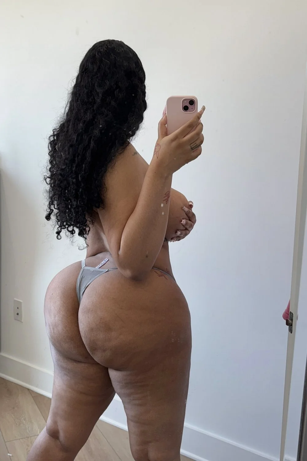 Black queen with big boobs 😈 image 16