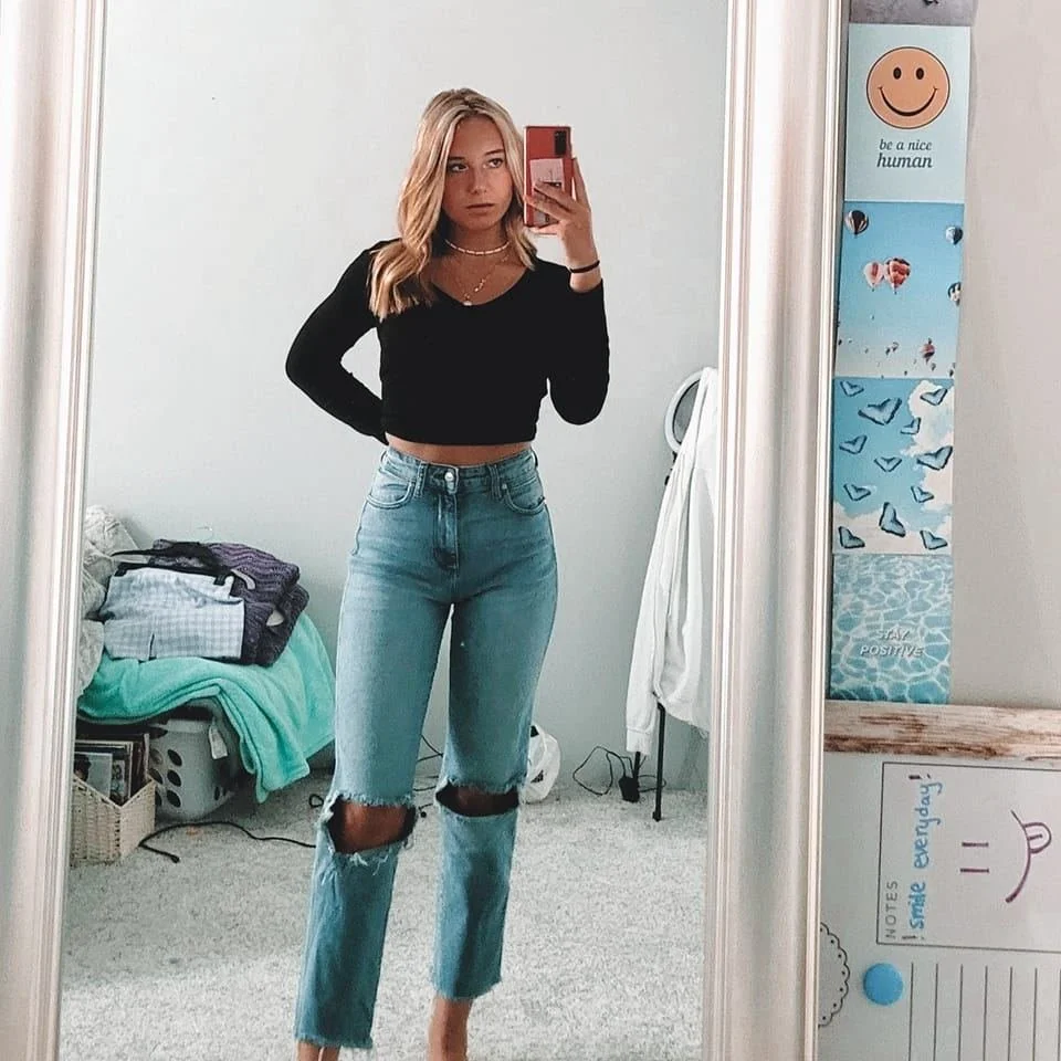 19yr old Blonde looking to turn guys on image 1