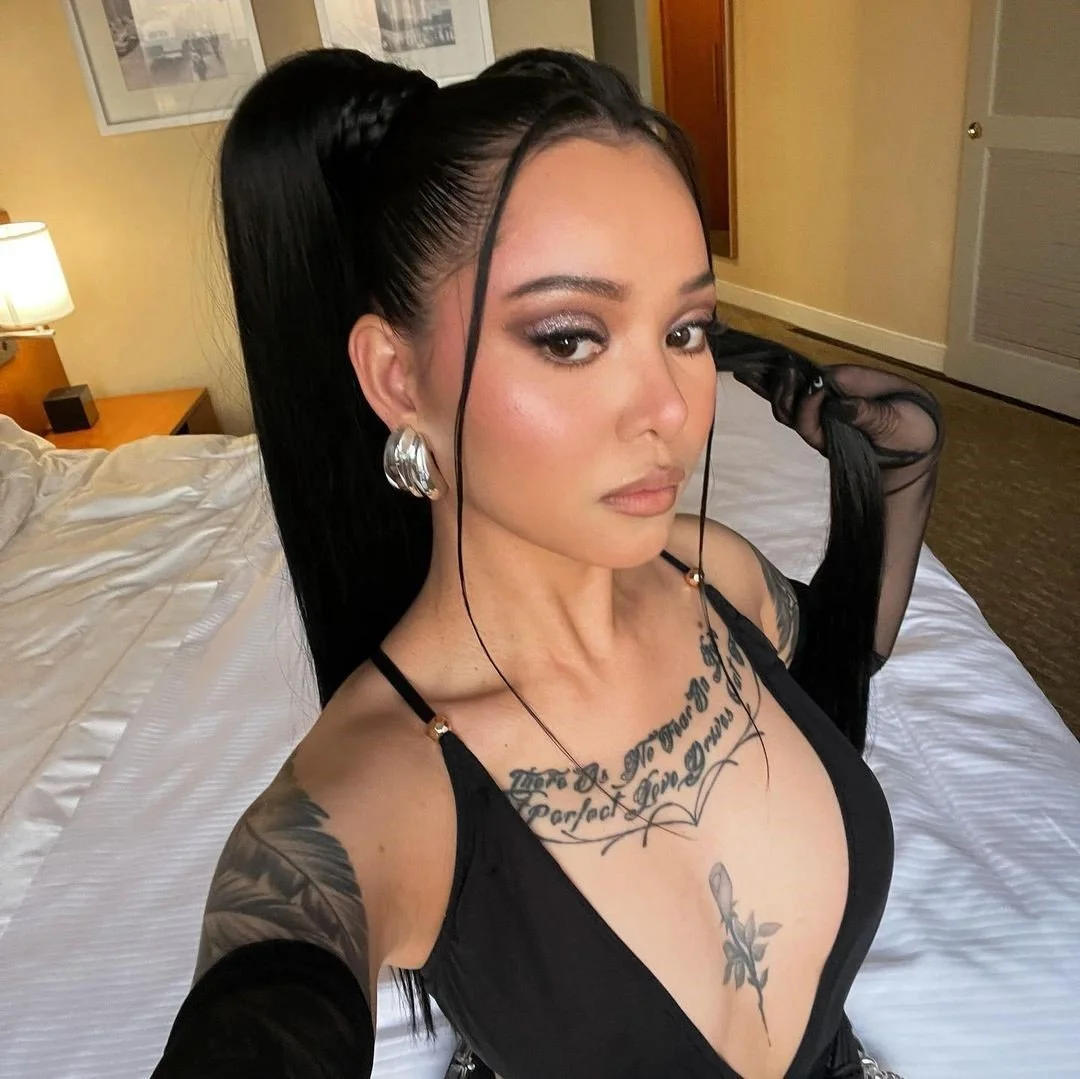 Bella Poarch does anal and gets fucked outside image 9