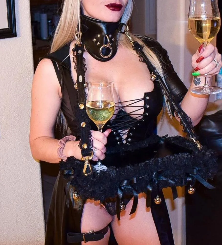 Wild Bimbo Baddie image 30