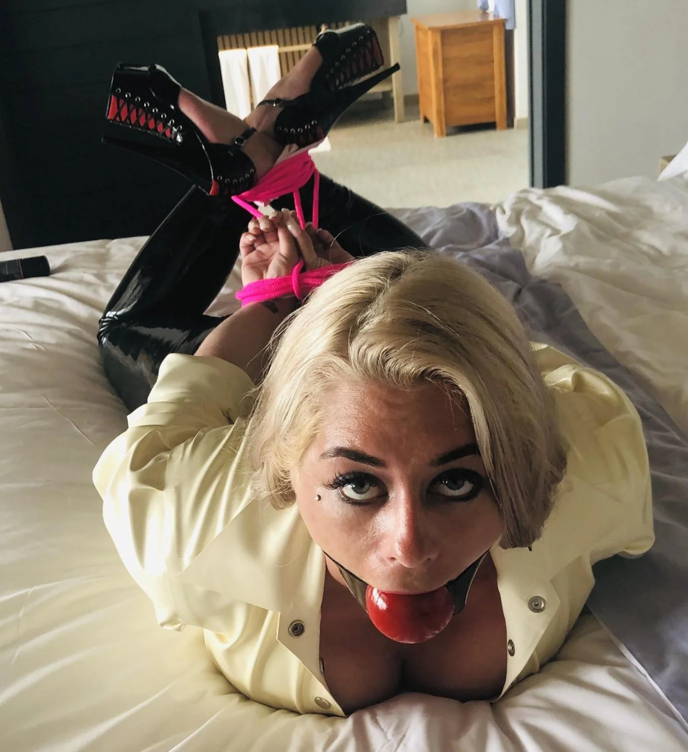 Wild Bimbo Baddie image 9