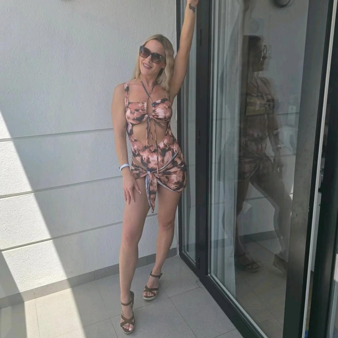 UK Blonde Milf image 4
