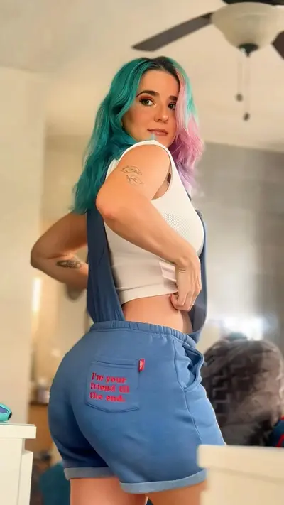 Diana Monster enseñando su tremendo y delicioso culo 🍑 cover image
